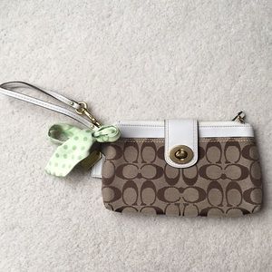 COACH - Wristlet